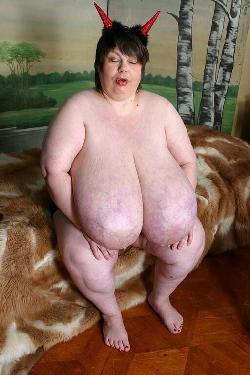 BEAUTIFUL BIG MATURE BOSOMS KAROLA