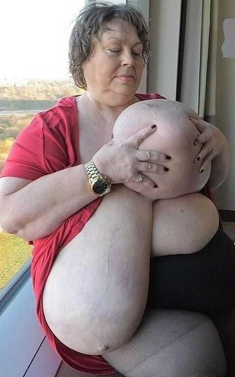 BEAUTIFUL BIG MATURE BOSOMS KAROLA