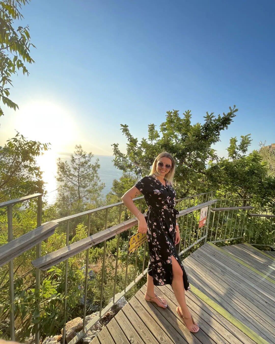Hot Women Wearing Dresses (Non Nude)