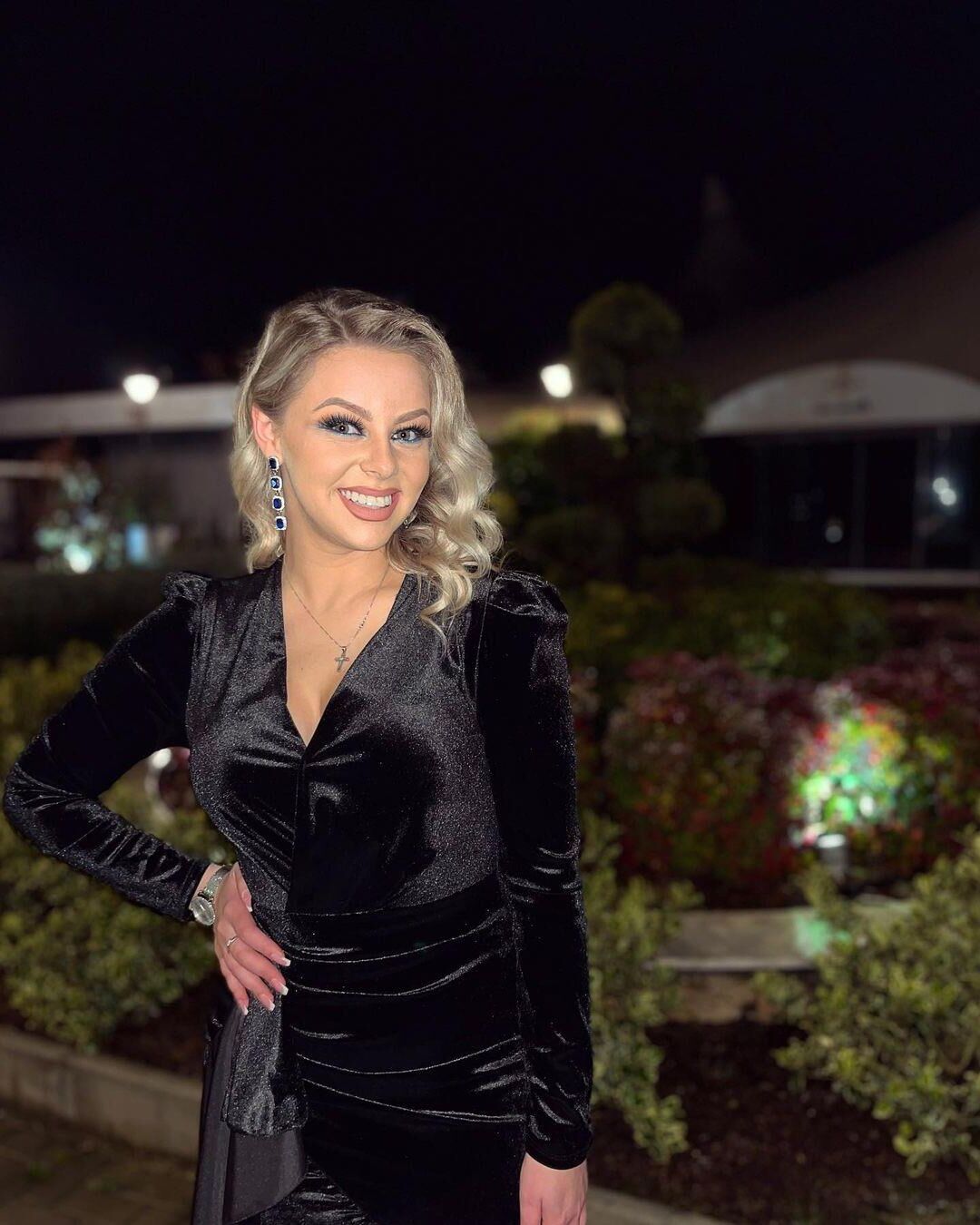 Hot Women Wearing Dresses (Non Nude)