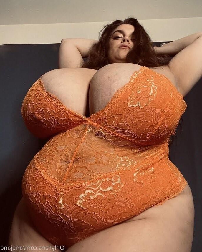 Les putains de seins massifs de lundi