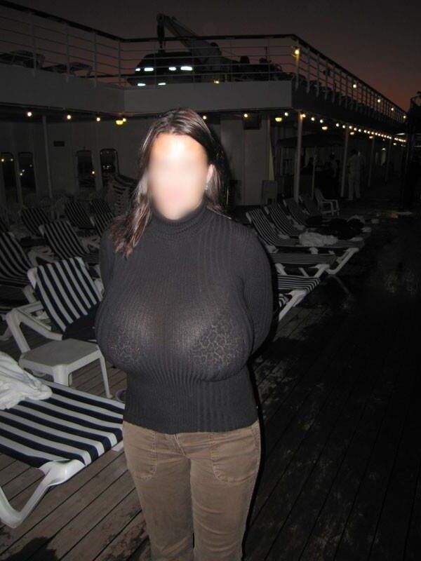 SweaterMeat Stars: Mesdames aux seins timides!