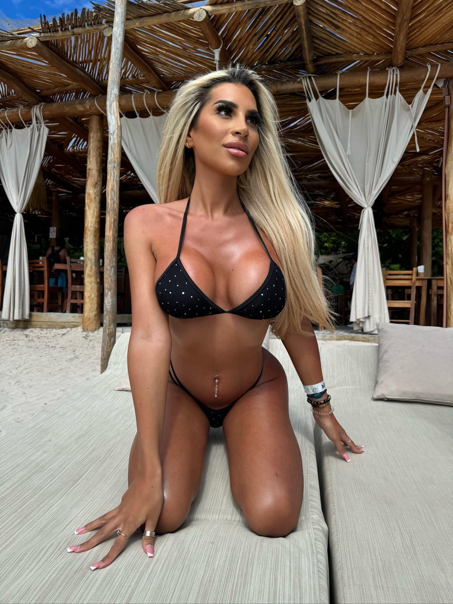  	 Isabel a very sexy Shemale P.