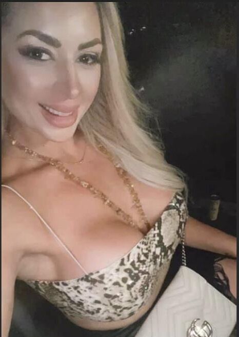 YR Old La Escort Jenny accidentalmente comparte sus piqueros