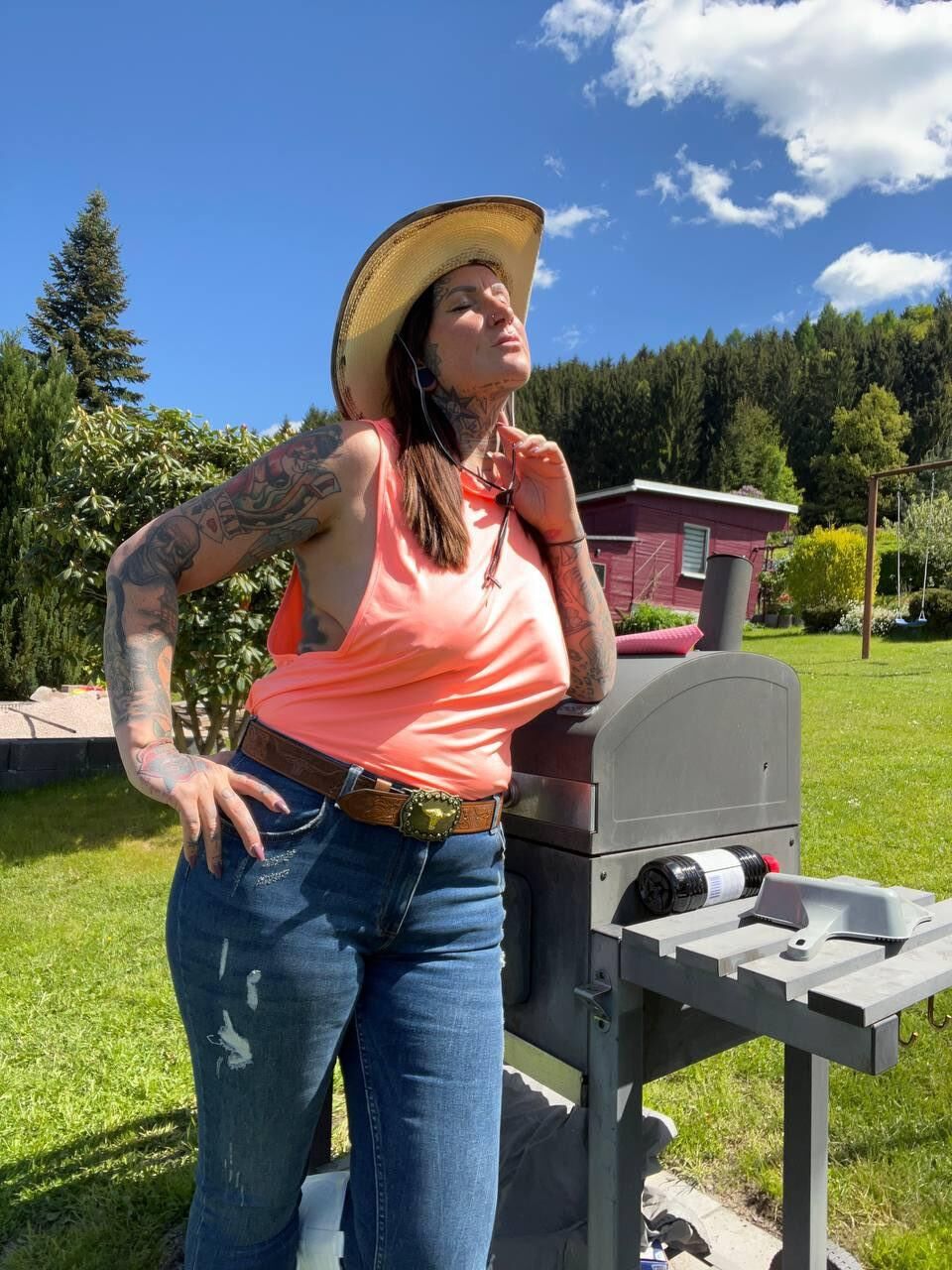 Roxanne Big Butt Big Tits Tattooed Horny Milf Mixed Hot Shots