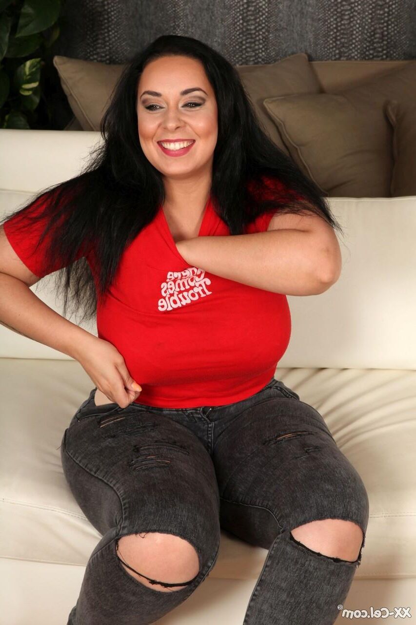 sexy curvy anastasia