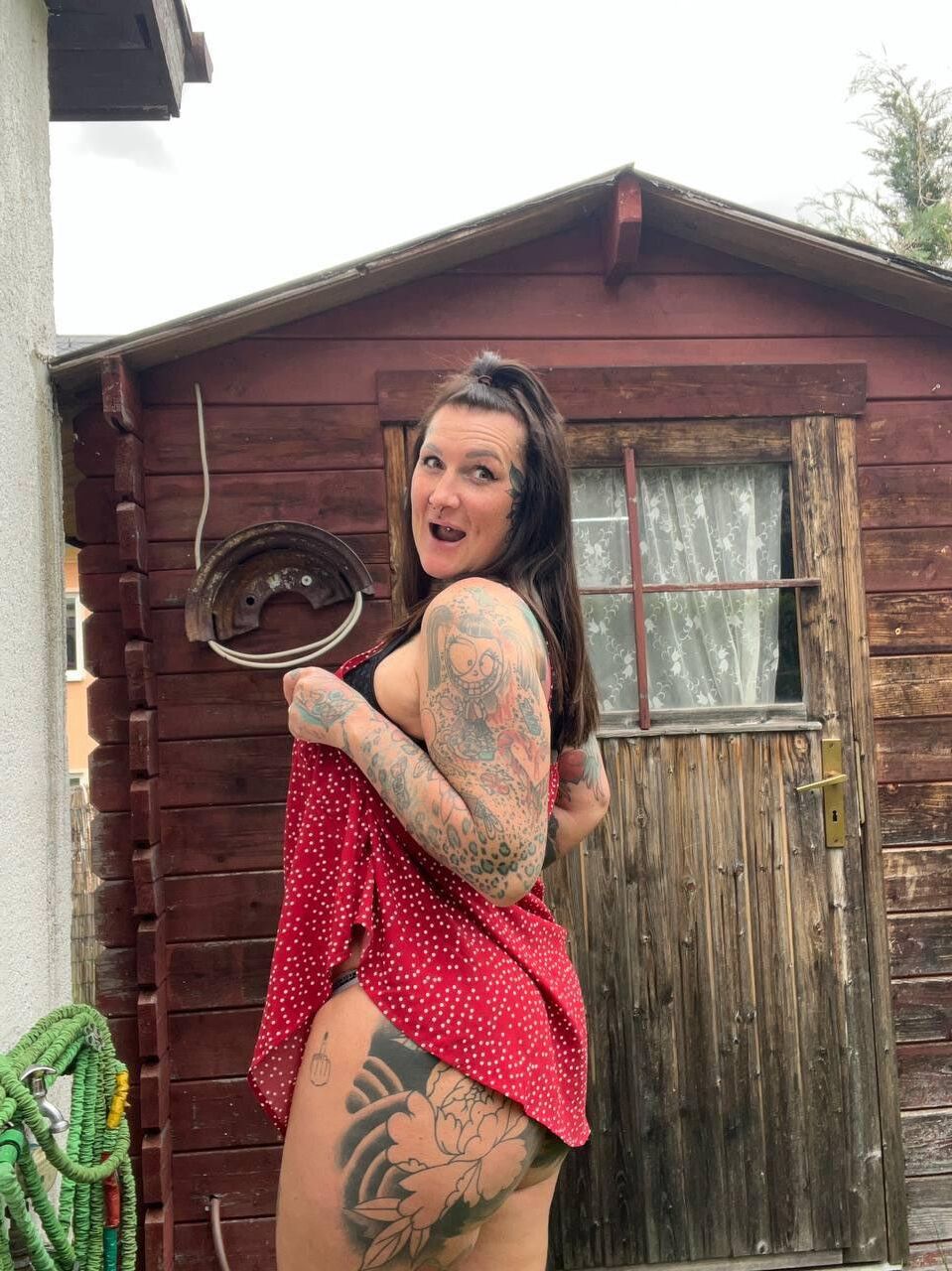Roxanne Big Butt Big Tits Tattooed Horny Milf Mixed Hot Shots