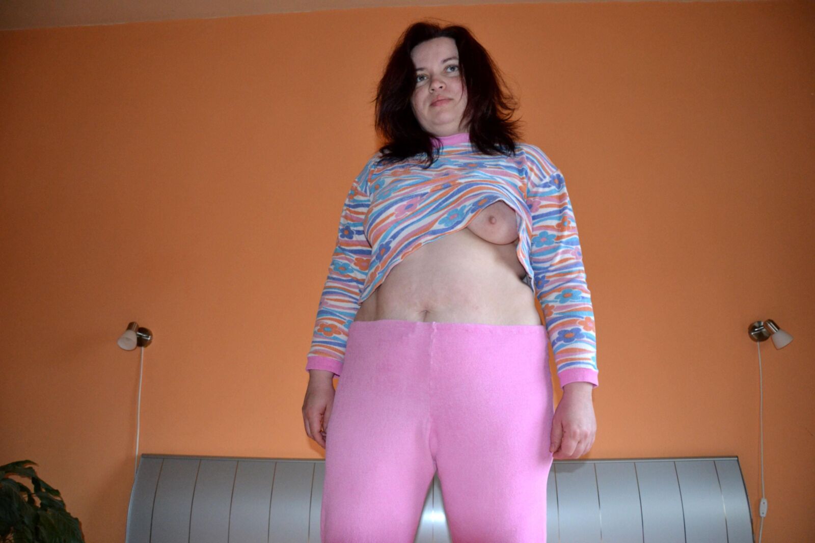 Ewa Porky Slut Girl Removes Her Top