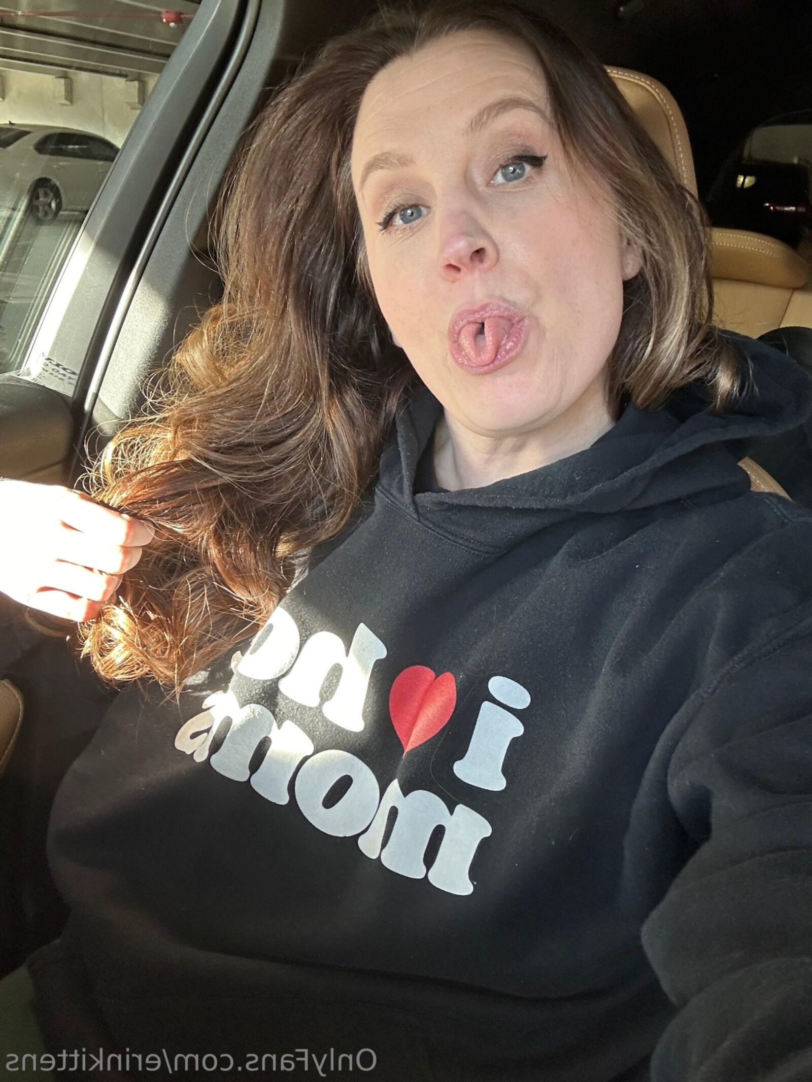 Erin Big Butt Big Boobs Gorgeous Youtuber Milf Mixed Hot Shots