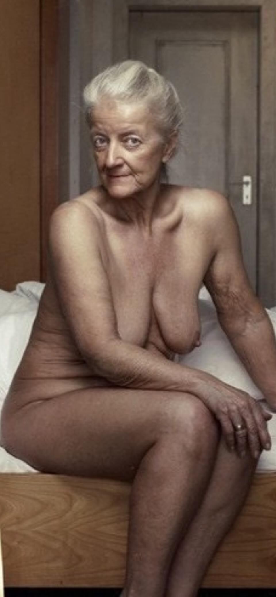 La abuela tiene bonitas tetas