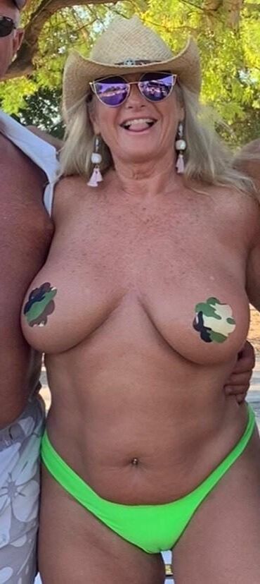 私の妻の巨乳の長年の仲間/恋人のリア