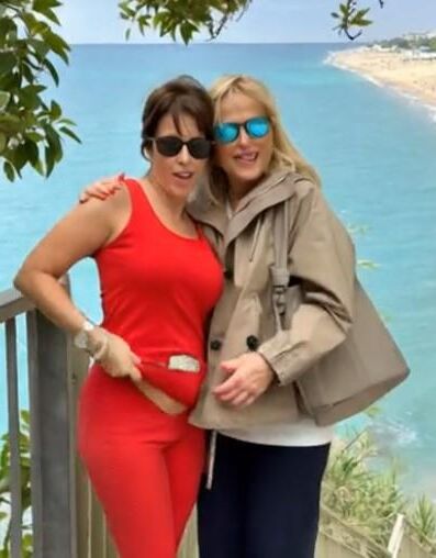 Pilar Arias et Isabel Nude Outdoor