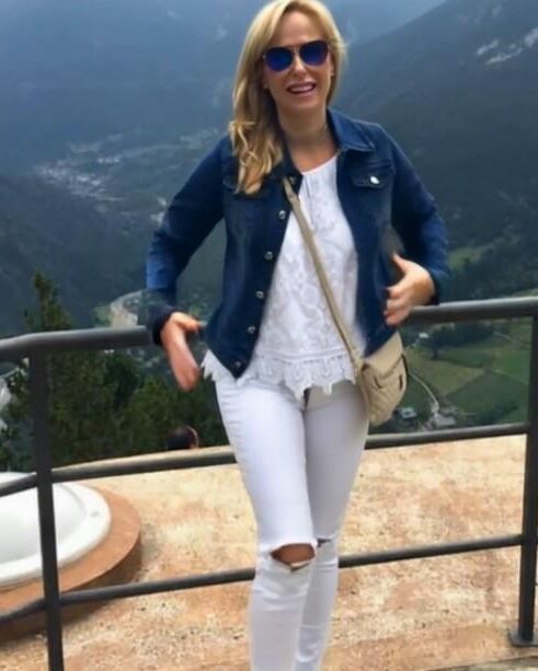 Isabel Nude Outdoor