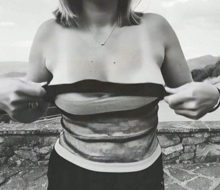Alba López posando sexy