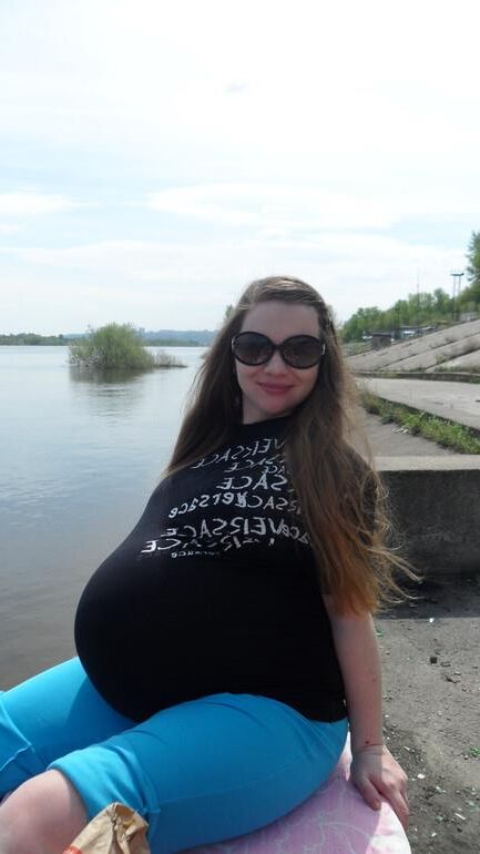 Lindo preggo ruso con enorme barriga