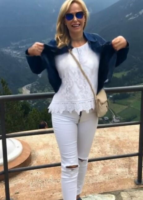 Isabel Nude Outdoor