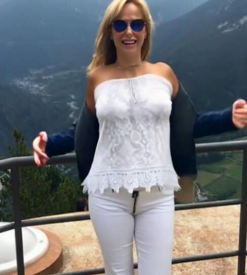 Isabel Nude Outdoor