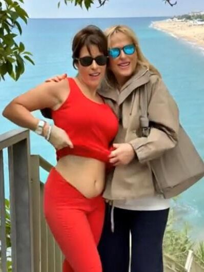 Pilar Arias et Isabel Nude Outdoor