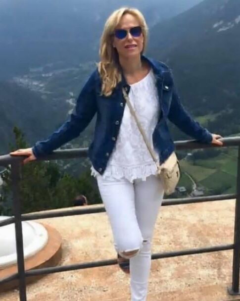 Isabel Nude Outdoor