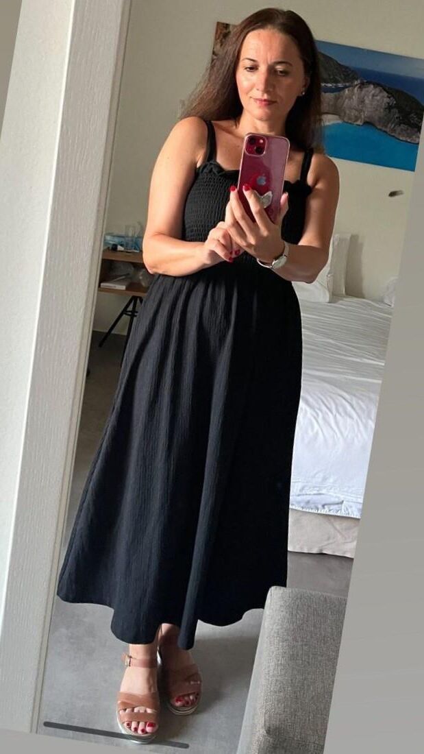 Heiße Frauen, die Kleider tragen (nicht nackt)