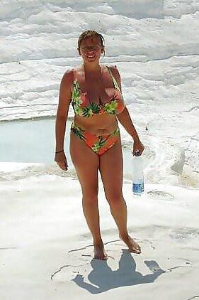 bigger is better (non nude)