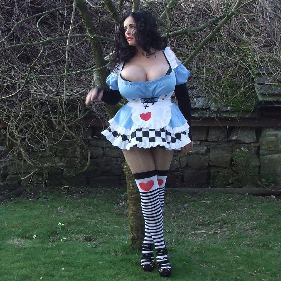Sarah Lang (princessspiderlily) Huge Tits UK Metal Singer