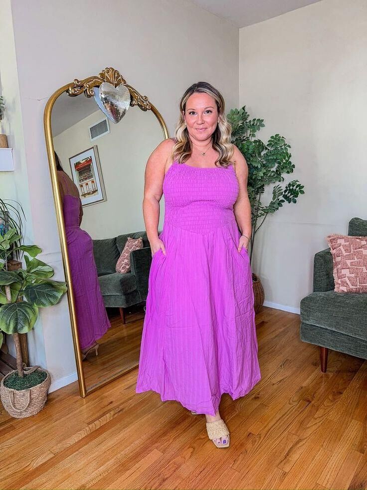 P interest In Beauty Focus on Blonde Milf Pawg Model