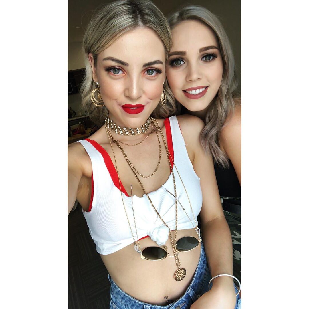 Australianos uni putas y bimbos