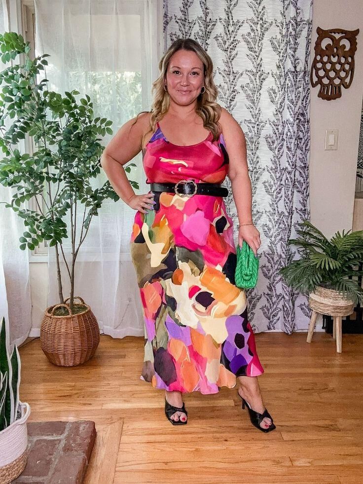 P interest In Beauty Focus on Blonde Milf Pawg Model