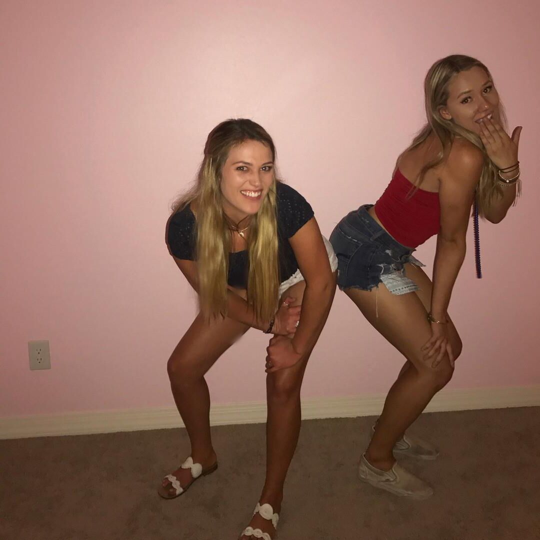 Mezcla de putas universitarias estadounidenses y putas australianas o bimbos