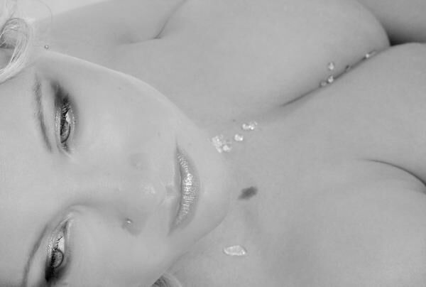 Modelo de tetas enormes alemanas de Madleina