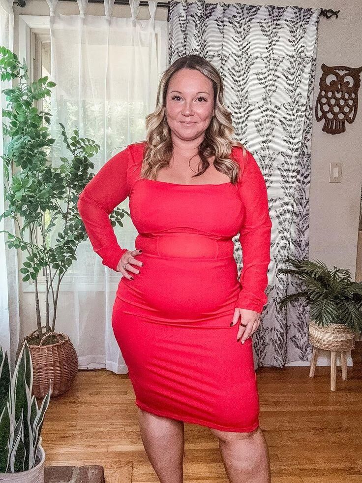 P interest In Beauty Focus on Blonde Milf Pawg Model