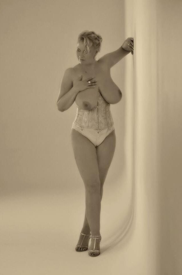 Modelo de tetas enormes alemanas de Madleina