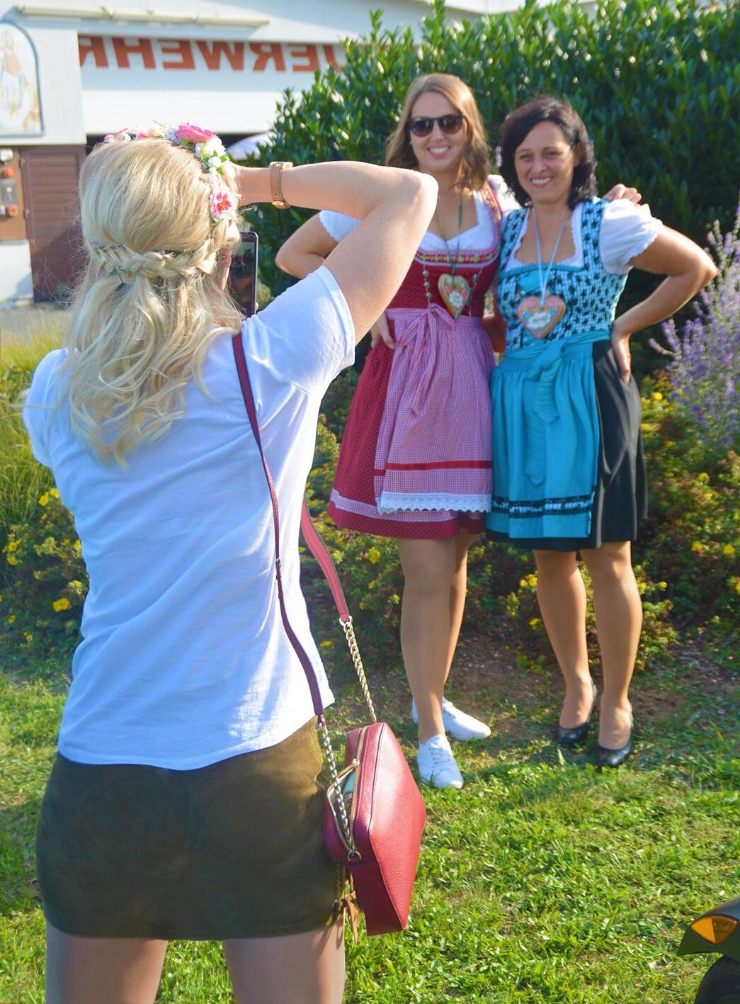 Fesche Madln im Dirndl Zum VierHundertdritt`n