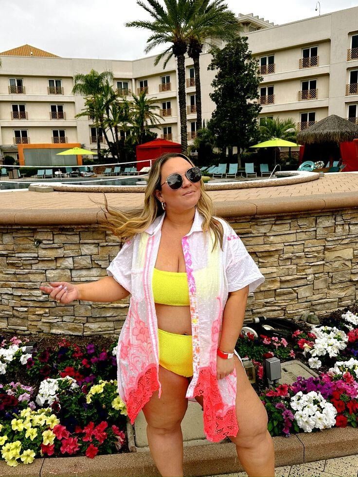 P interest In Beauty Focus on Blonde Milf Pawg Model
