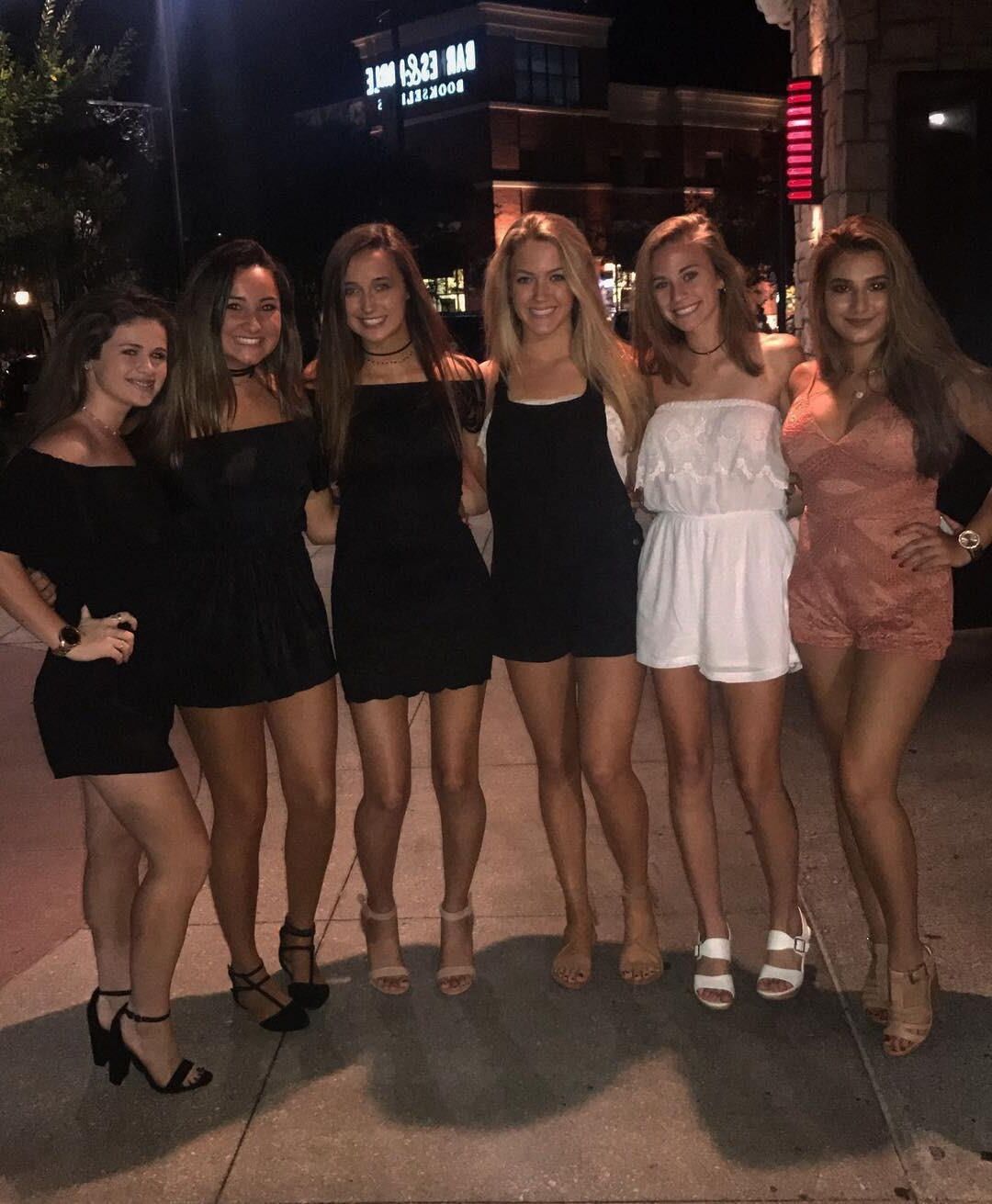 Mezcla de putas universitarias estadounidenses y putas australianas o bimbos