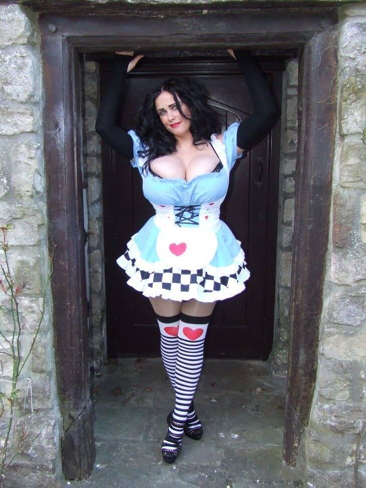 Sarah Lang (princessspiderlily) Huge Tits UK Metal Singer