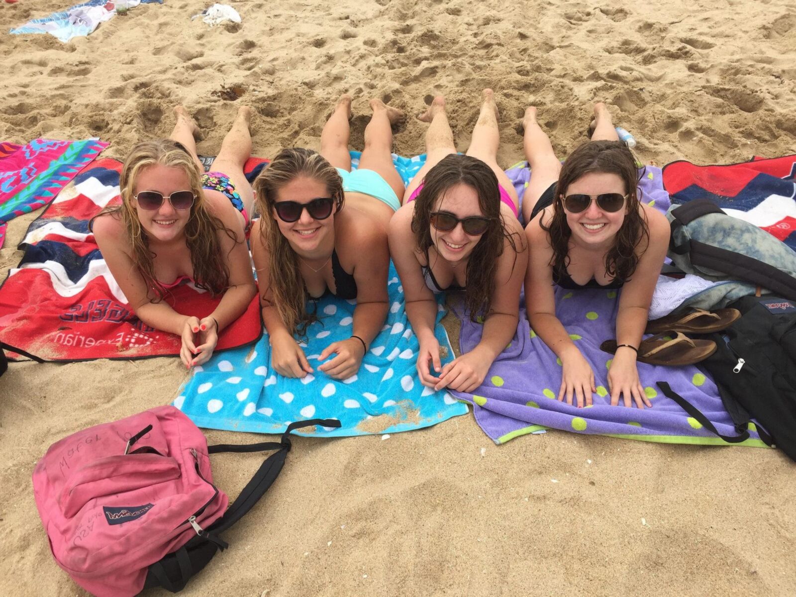 Beach Girls 