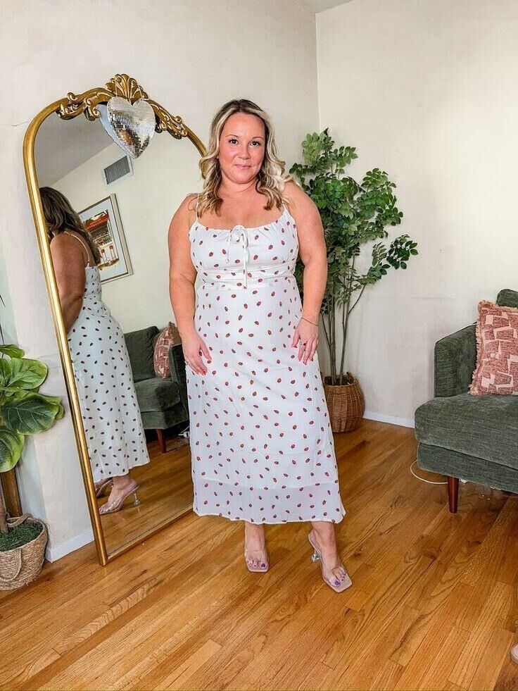 P interest In Beauty Focus on Blonde Milf Pawg Model