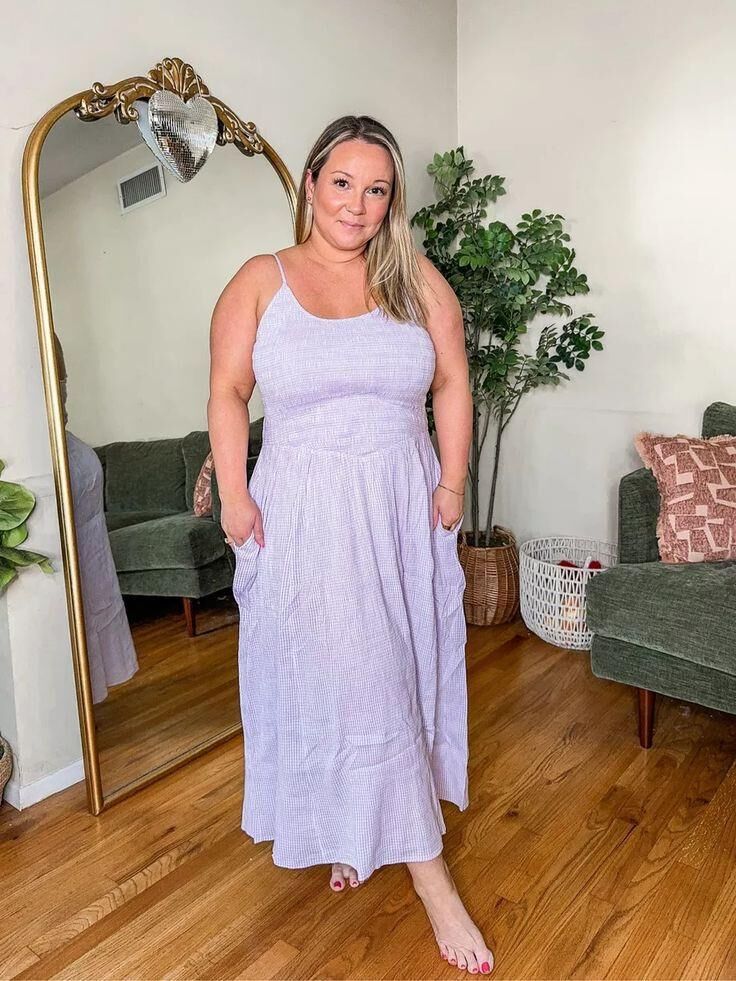 P interest In Beauty Focus on Blonde Milf Pawg Model