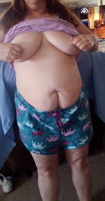 Sexy Schlampe im Pyjama