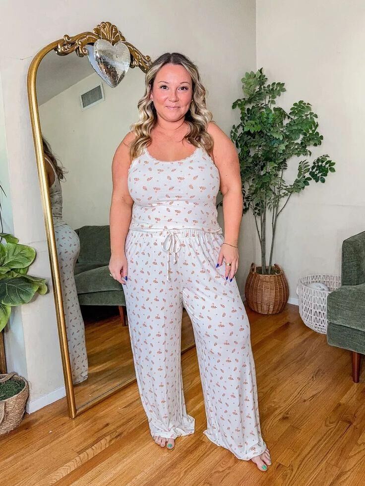 P interest In Beauty Focus on Blonde Milf Pawg Model