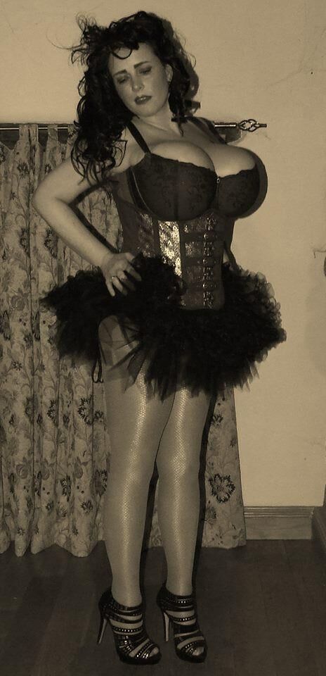 Sarah Lang (princessspiderlily) Huge Tits UK Metal Singer