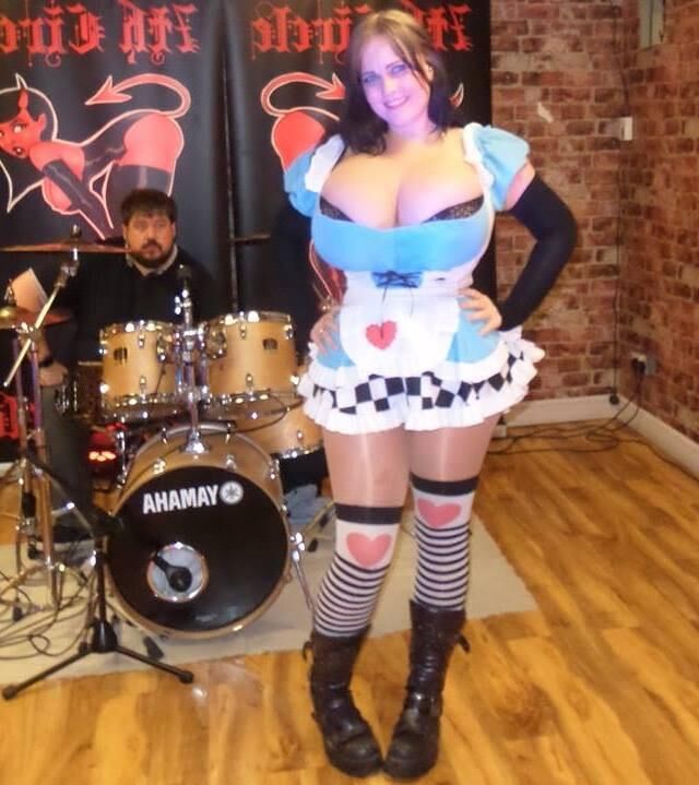 Sarah Lang (princessspiderlily) Huge Tits UK Metal Singer