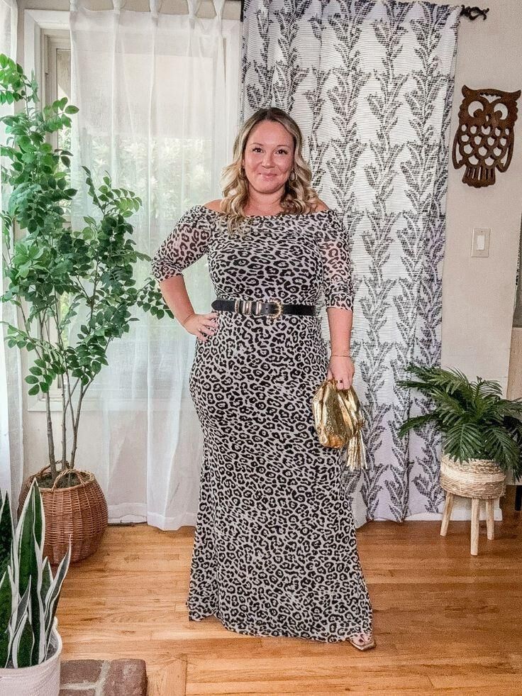 P interest In Beauty Focus on Blonde Milf Pawg Model