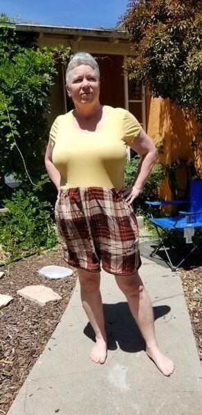 Abuela muy tetona