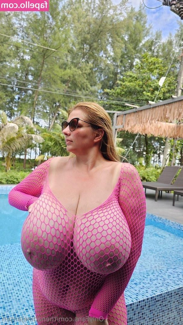 Nadine Squishy Titbehemoth