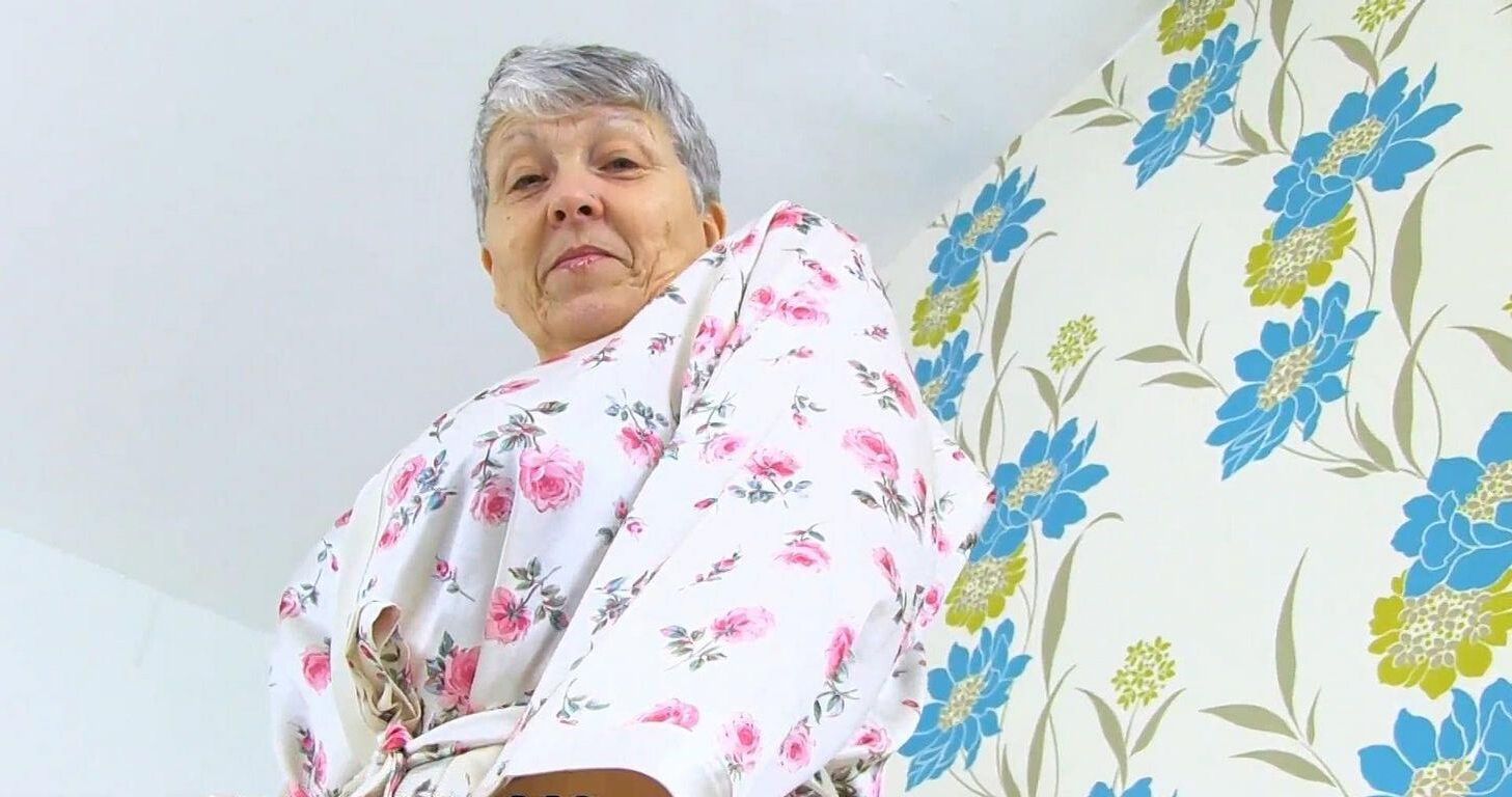 Savana reife Dame mit schönen Busen