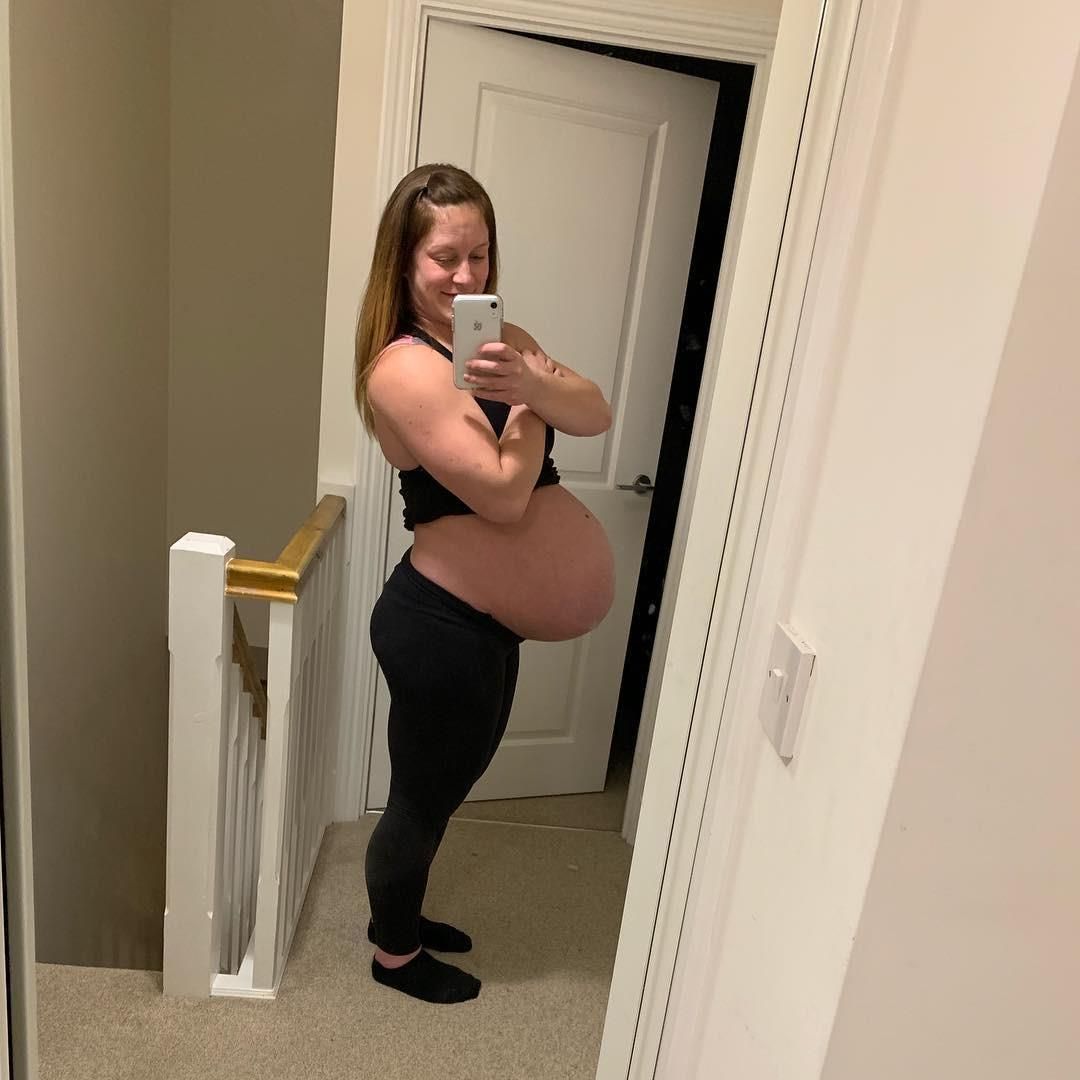 Son corps enceinte est au-delà des mots