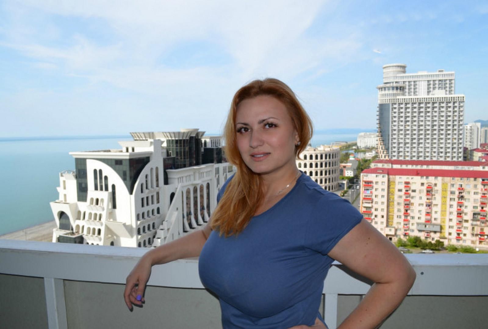 Busty Women 